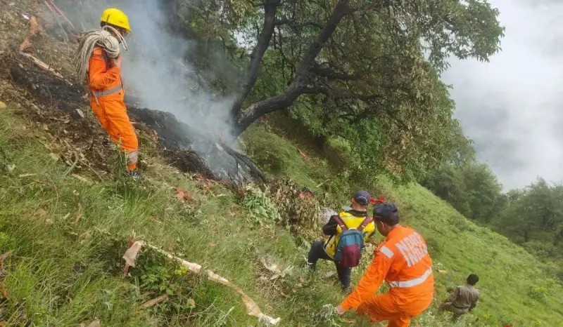 Tragédia na Índia: Criança e mais seis pessoas morrem em queda de helicóptero