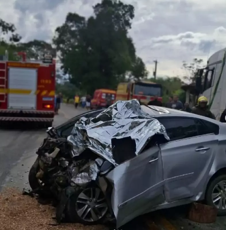 Tragédia na MG-120: Motorista morre após colisão entre carro de passeio e rodotrem em Dona Euzébia
