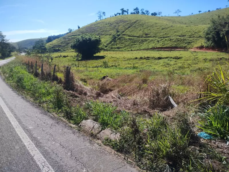 Tragédia na MG-133: Motorista morre após capotar carro na Zona da Mata