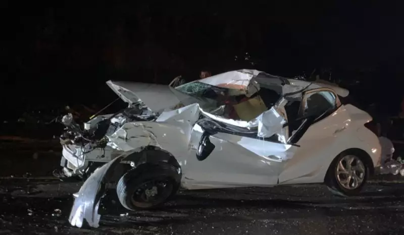 Tragédia na Rodovia: Carro é destruído em colisão com carreta no interior de SP
