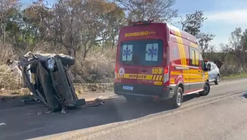Tragédia na TO-040: Carro capota e deixa duas vítimas fatais e uma ferida