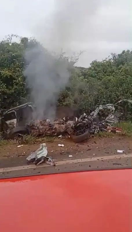 Tragédia no Acre: homem morre após carro explodir em colisão com carreta