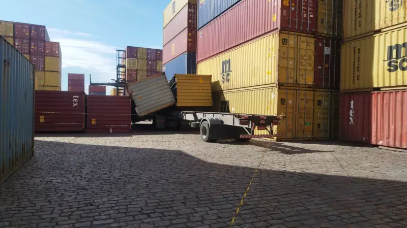 Tragédia no Porto de Santos: Caminhoneiro morre esmagado por contêiner em acidente