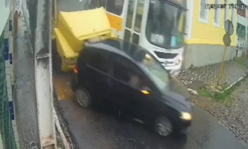 Tragédia no RN: Caminhão arrasta carro e colide com ônibus escolar — veja o vídeo