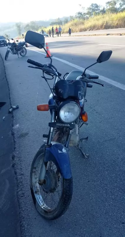 Tragédia no trânsito: Motociclista morre após atropelar pedestre e cair na BR-262 em Pará de Minas