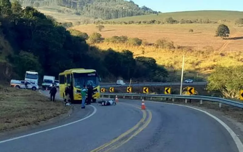 Tragédia no trânsito: Motociclista morre em colisão frontal com ônibus na MG-173 em Cachoeira de Minas