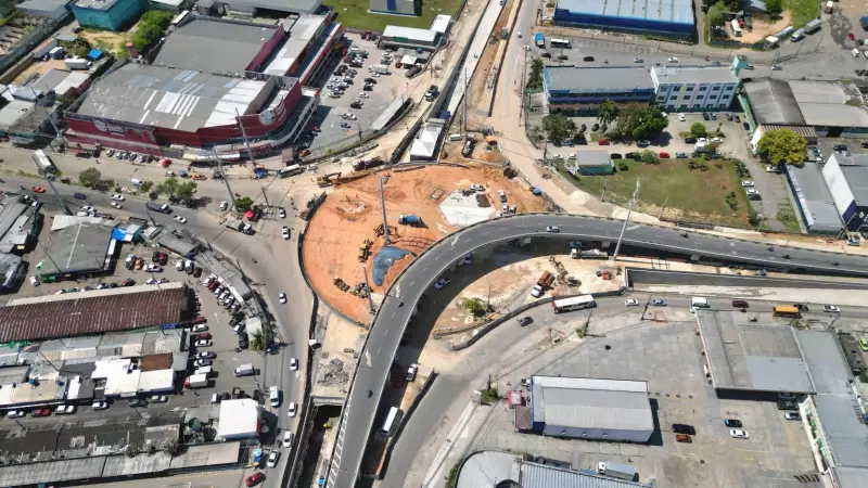 Trânsito na Alça Superior do Viaduto Rei Pelé segue alterado até quinta-feira: saiba o que muda