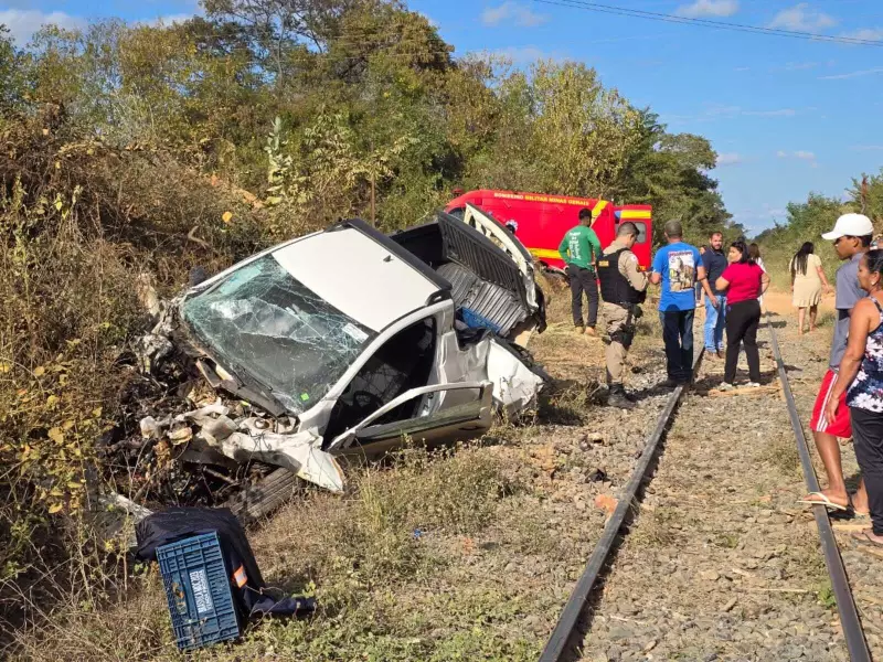 Trem arrasta carro e deixa homem ferido em Nova Porteirinha: veja detalhes do acidente