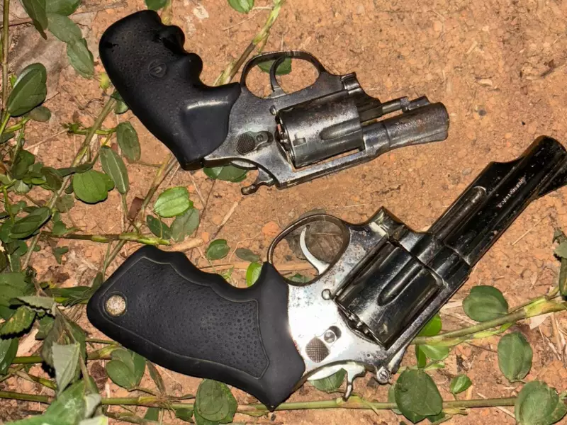 Três irmãos são presos por tráfico de drogas e posse ilegal de armas em Santa Efigênia de Minas