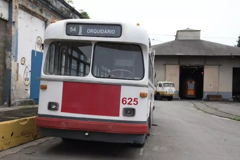 Trolebús histórico retorna a Santos após 30 anos e será restaurado para museu ferroviário