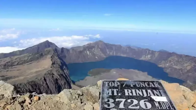 Turista é resgatado após escorregar no Monte Rinjani, na Indonésia, sete dias após tragédia com Juliana