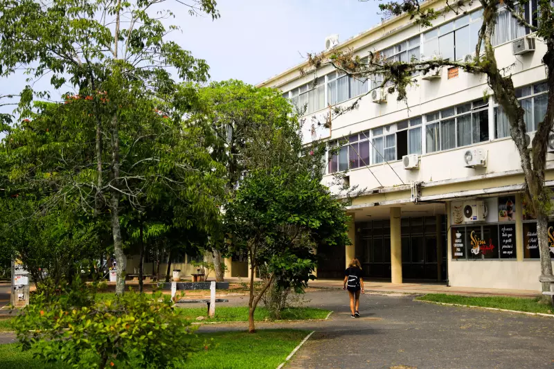 UFSC remove homenagem a reitor da ditadura militar em mudança histórica no nome de campus