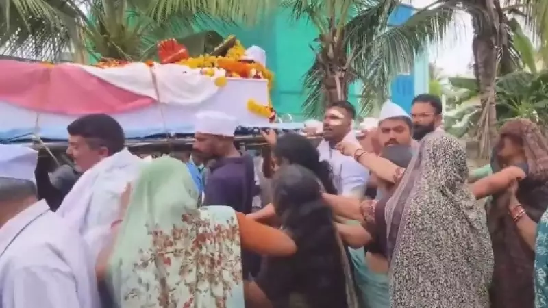 Único sobrevivente de queda de avião da Air India carrega caixão do irmão: tragédia emocionante