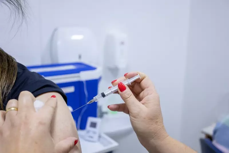 Vacinação contra gripe estagnada em SC: hospitais lotados e alerta para saúde pública