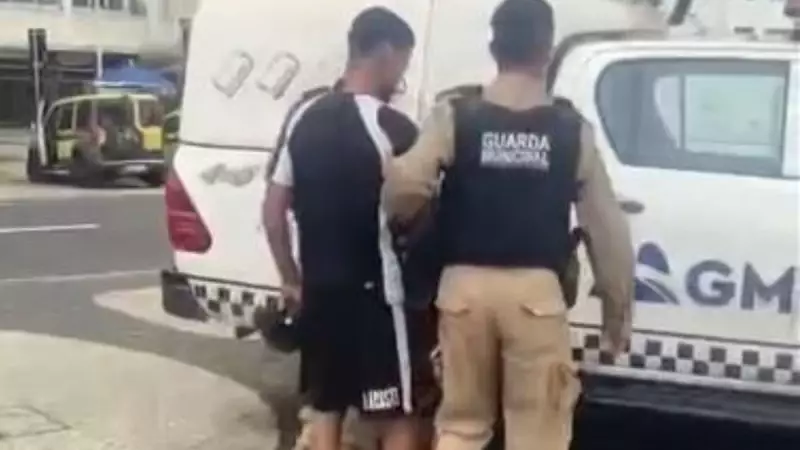 Vendedor ambulante é preso por aplicar golpe do milho em turistas na praia do RJ