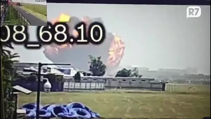 Vídeo chocante mostra queda de avião com 242 passageiros na Índia; assista ao momento exato