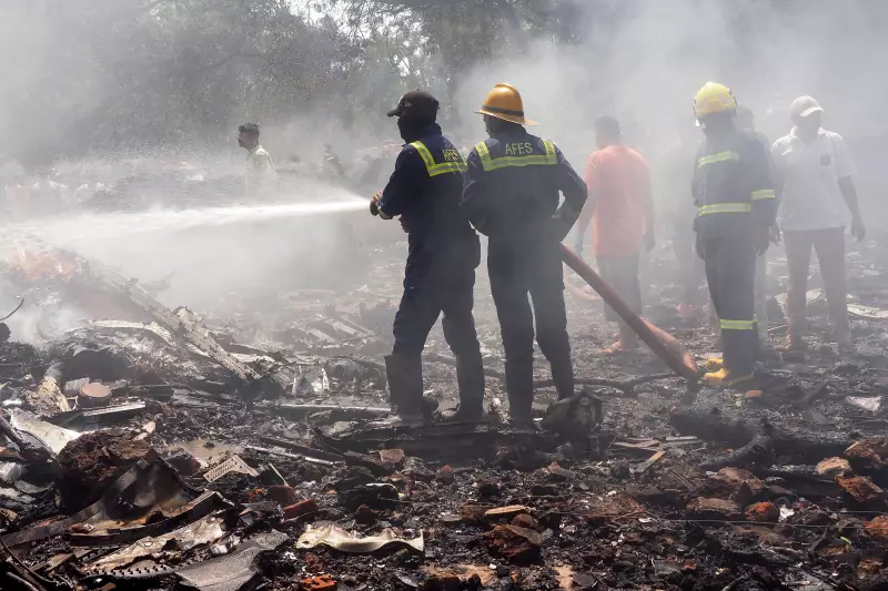Vídeo chocante mostra últimos momentos antes da queda de Boeing 787 na Índia
