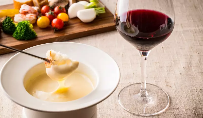 Vinhos e Fondue: 6 Rótulos Perfeitos para Acompanhar Queijo, Carne e Chocolate
