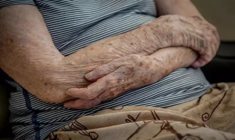 Violência contra idosos: Disque 100 ganha formulário exclusivo e prioridade no atendimento