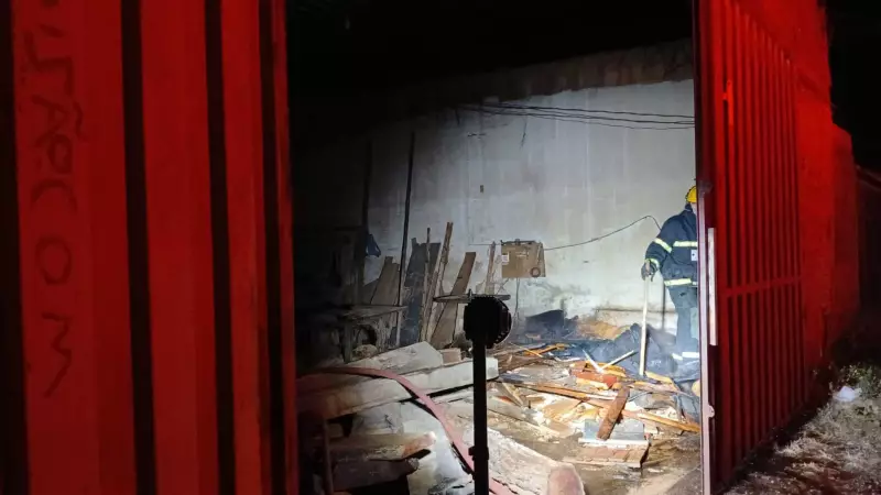 Vizinhos se unem para evitar tragédia em serraria incendiada em Bocaiuva