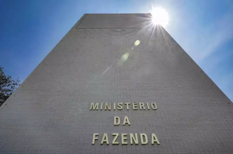 Warren Rena prevê impacto fiscal robusto com medidas da Fazenda para substituir aumento do IOF
