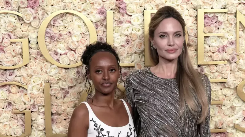 Zahara Jolie-Pitt e Elijah Cooper aparecem de mãos dadas em passeio romântico na Disney