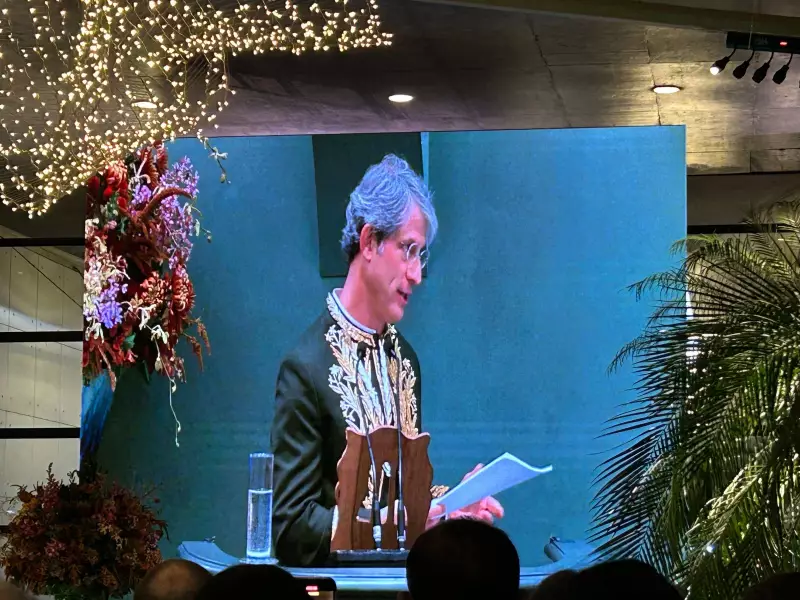 ABL se transforma em biblioteca ao ar livre em noite de festa para novo imortal