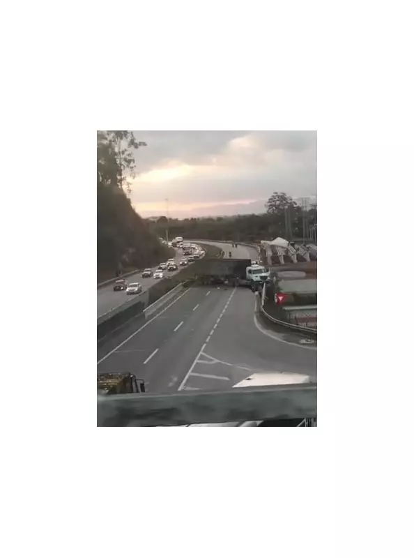 Acidente com caminhão na Dutra em Queimados (RJ) causa congestionamento e deixa feridos