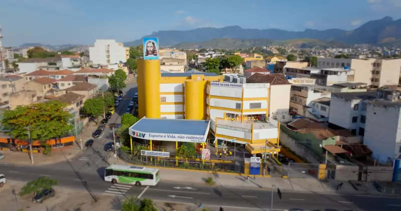 Adolescente baleada em escola no Rio de Janeiro recebe alta médica