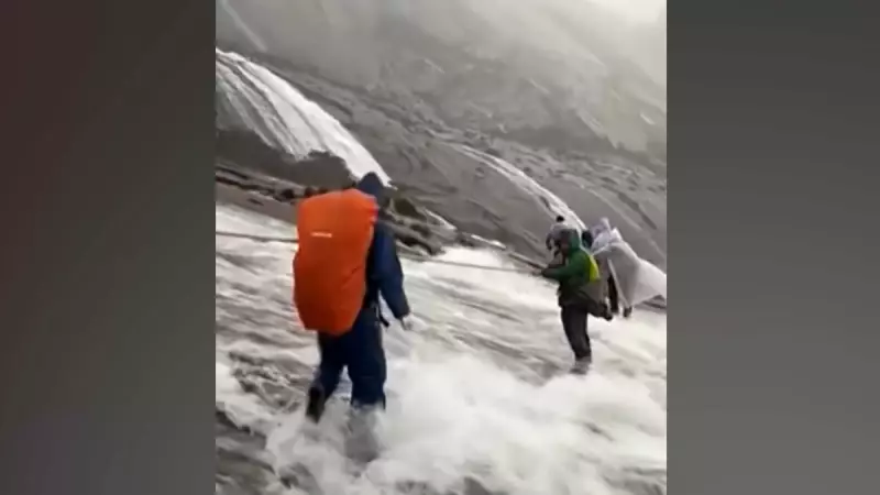 Alpinistas enfrentam correnteza perigosa após tempestade no Monte Kinabalu