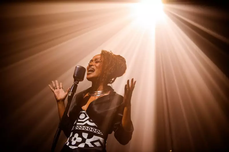 Amandah Amançio lança "Deixo Pra Você": single autoral cheio de ritmos e versatilidade