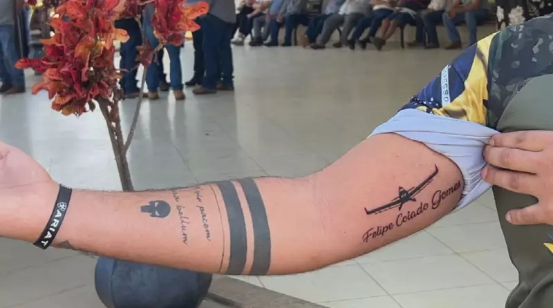 Amigo homenageia jovem vítima de acidente aéreo em Rio Preto com tatuagem emocionante