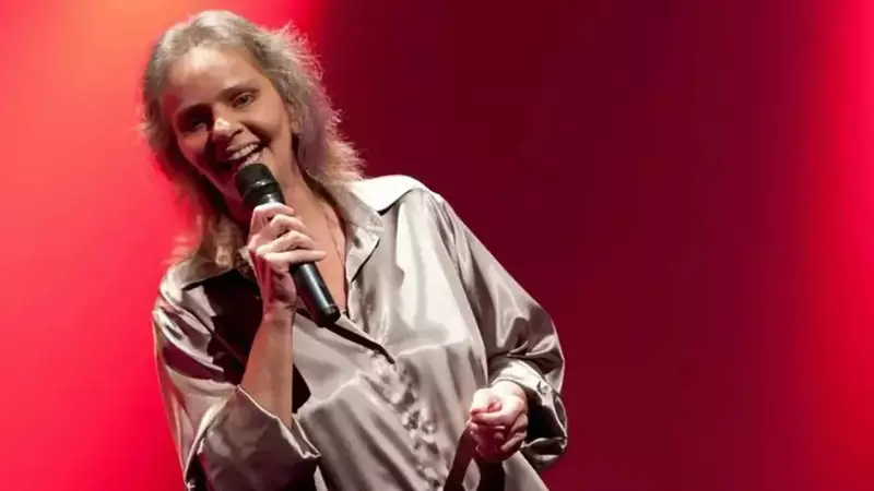 Angela Ro Ro em estado grave: Cantora faz apelo emocionante por ajuda financeira