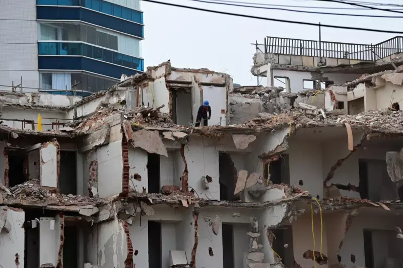 Antigo Hotel Aruan começa a ser demolido em Vitória: veja fotos e saiba os detalhes