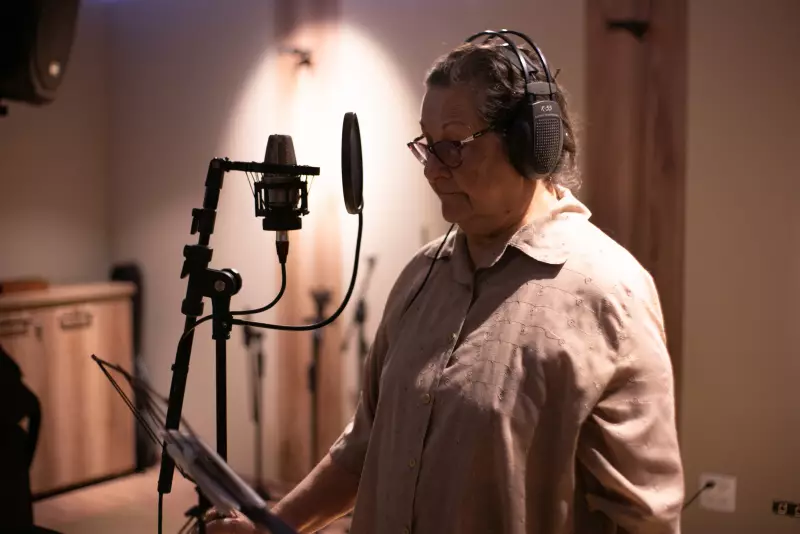 Aos 91 anos, cantora realiza sonho de lançar primeiro disco com ajuda do neto: 'Sonhos não têm prazo de validade'