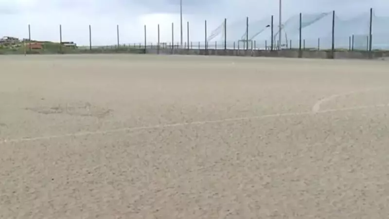 Areninha da Praia do Futuro será reconstruída em novo local após ser engolida pela areia