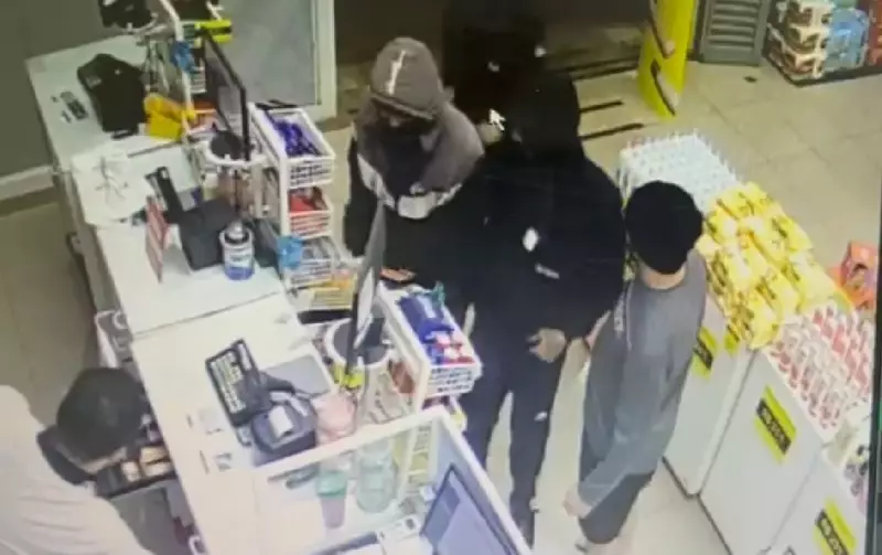 Assaltantes invadem farmácia, agridem segurança e fogem em cidade do interior de SP — Veja o vídeo chocante!