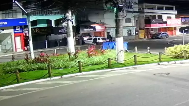 Assaltantes usam carro como aríete para invadir loja e roubar celulares em Vitória | Folha Vitória