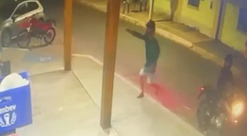 Assalto a lanchonete em Parnaíba: trio armado ameaça clientes e funcionários em cena de terror