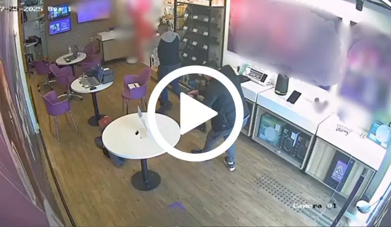 Assalto a loja de celulares em SC: criminosos armados rendem funcionários e fogem com aparelhos