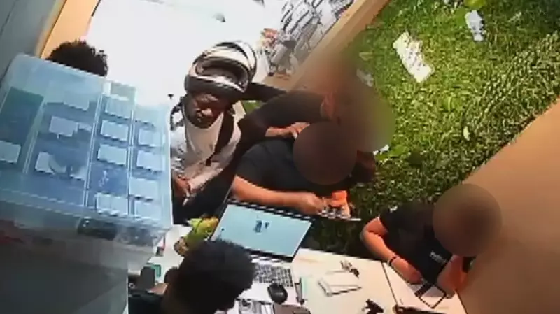 Assalto em loja de celulares na Bahia: homem se passa por cliente e aplica golpe
