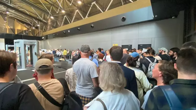Ataque Cibernético Paralisa Aeroportos na Rússia: Mais de 50 Voos Cancelados em Meio ao Caos Digital