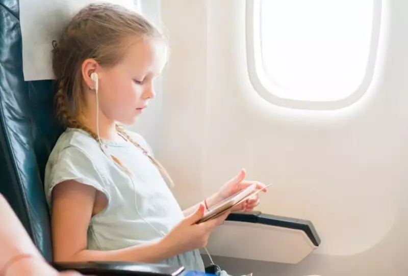 Autorização de viagem para crianças e adolescentes agora pode ser emitida online pelos cartórios