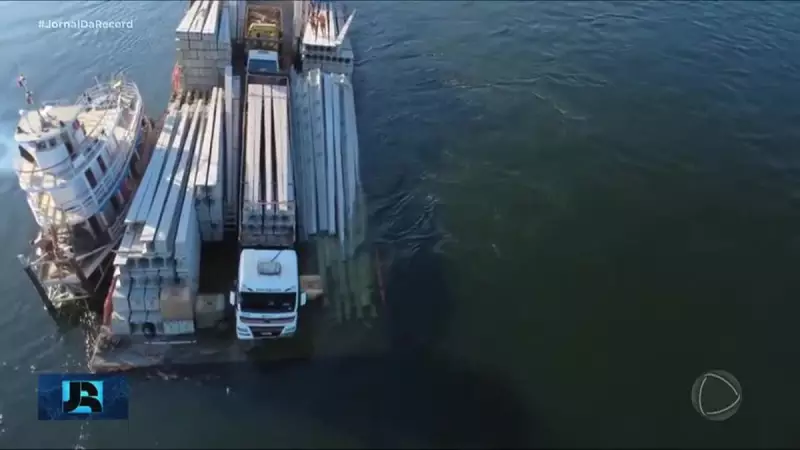 Balsa carregada de postes de concreto afunda no Rio Tocantins e causa transtornos no Pará