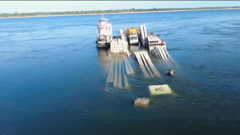 Balsa naufraga no Pará com postes e caminhão: Marinha investiga causas do acidente