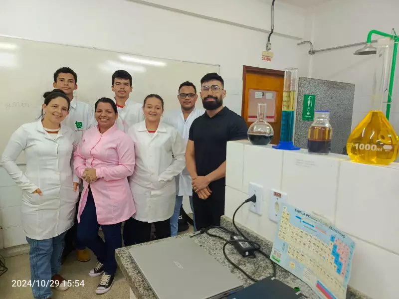 Bambu da Amazônia vira curativo biodegradável em pesquisa inovadora do IFAC