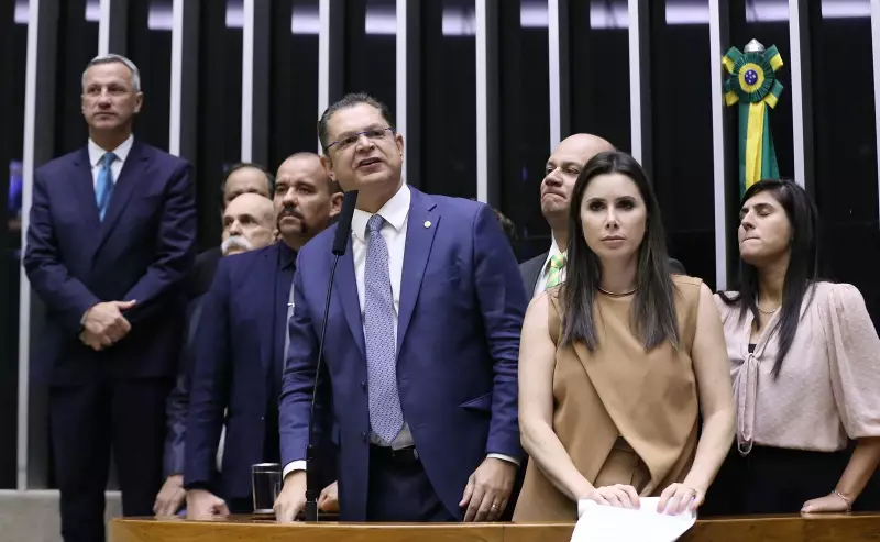 Bancada do PL se reúne após enquadro de Motta e articula defesa de Bolsonaro — veja os bastidores