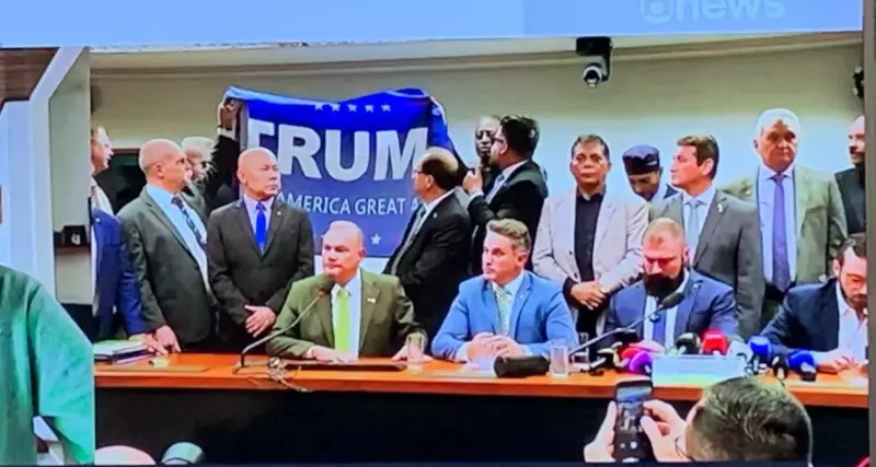 Bandeira de Trump na Câmara: Deputados causam polêmica com ato inesperado
