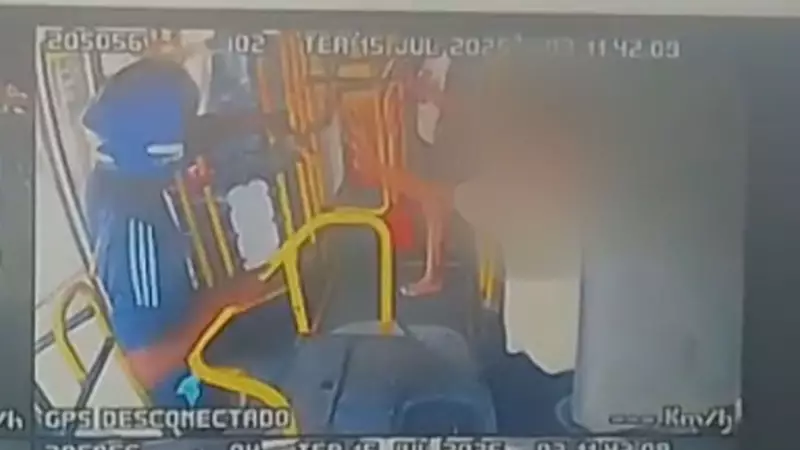 Bandidos aterrorizam Madureira: assaltam passageiros e transformam ônibus em barricadas