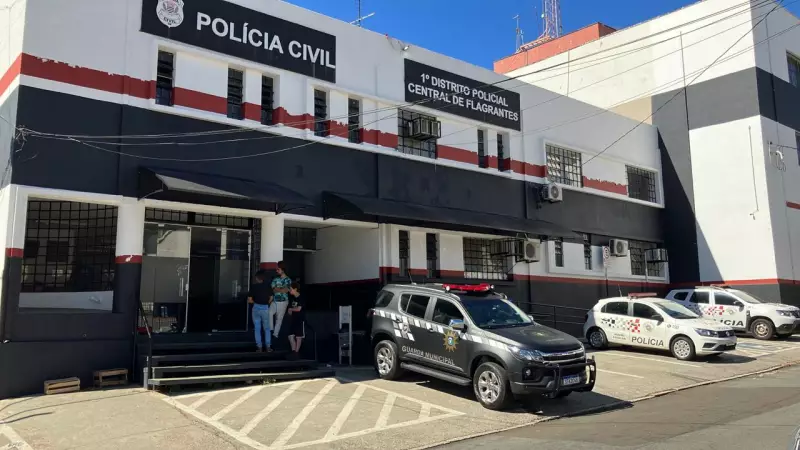Bandidos disfarçados de jardineiros assaltam residência e levam cofre com R$ 80 mil em Campinas